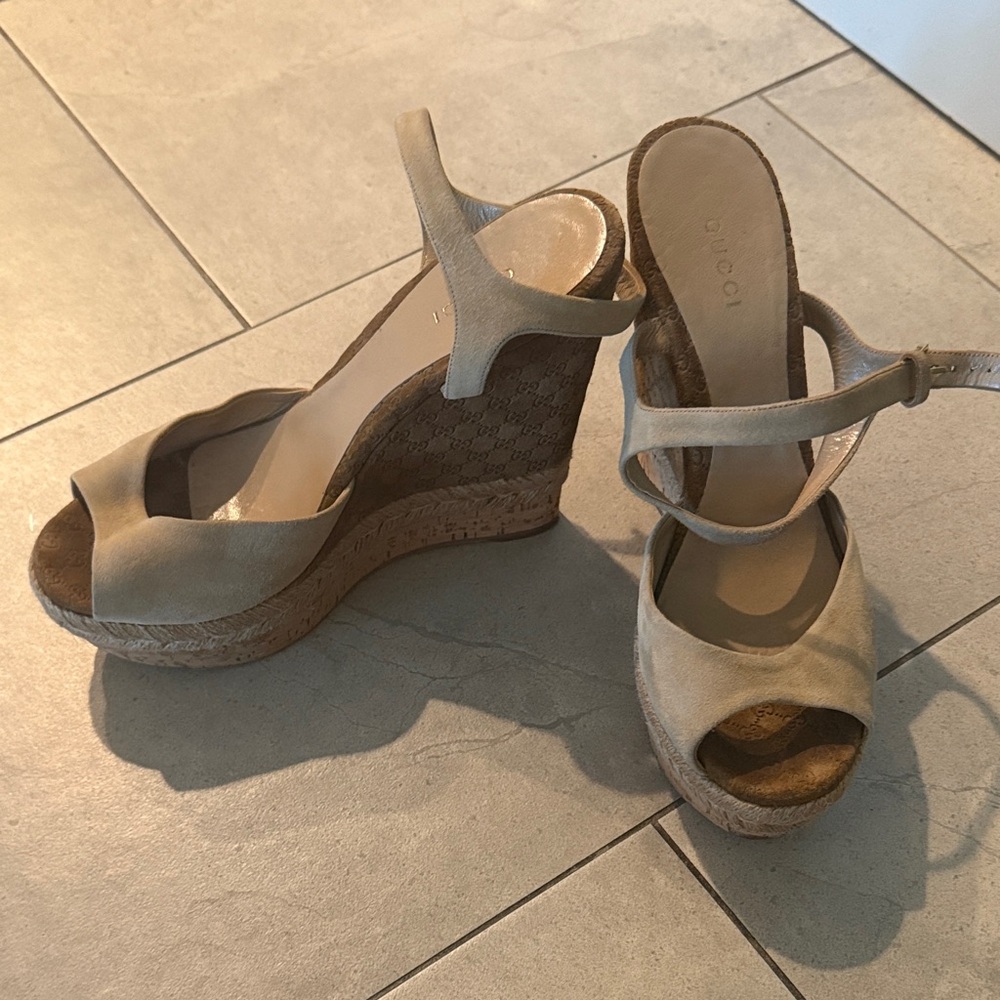 Gucci Hollie Suede Cream Wedge Sandals with G’s